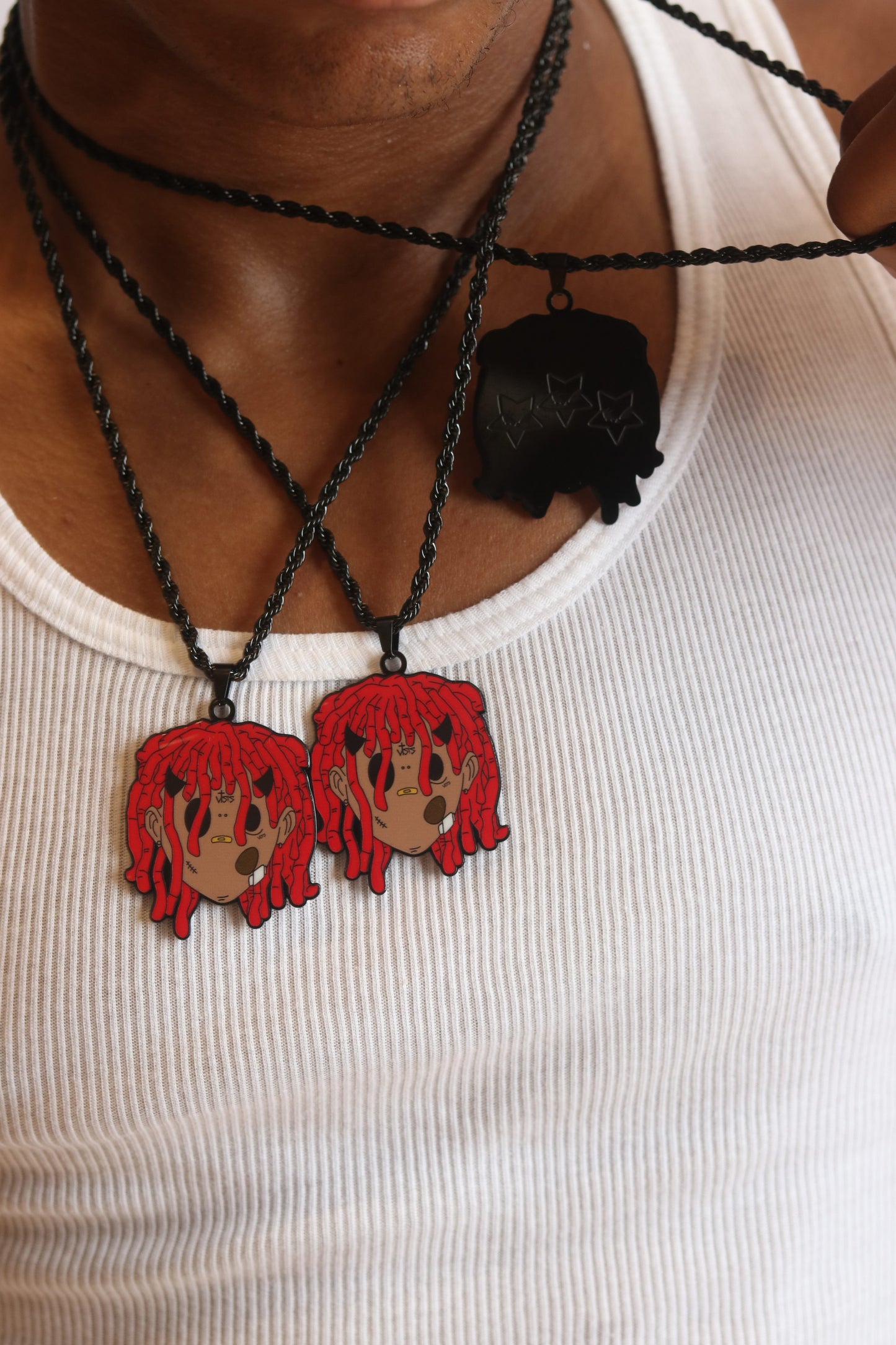 V-FRIENDS neckpiece